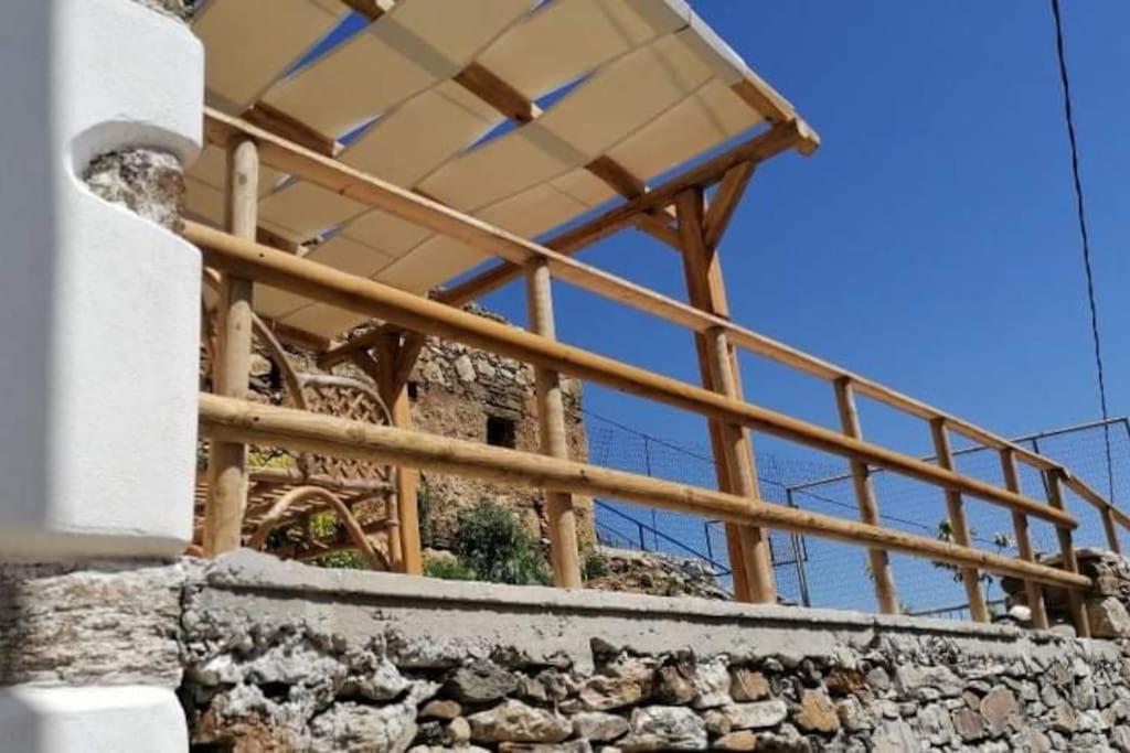 Naxos Mountain Retreat - Tiny House Build On Rock Apartman Kóronosz Kültér fotó